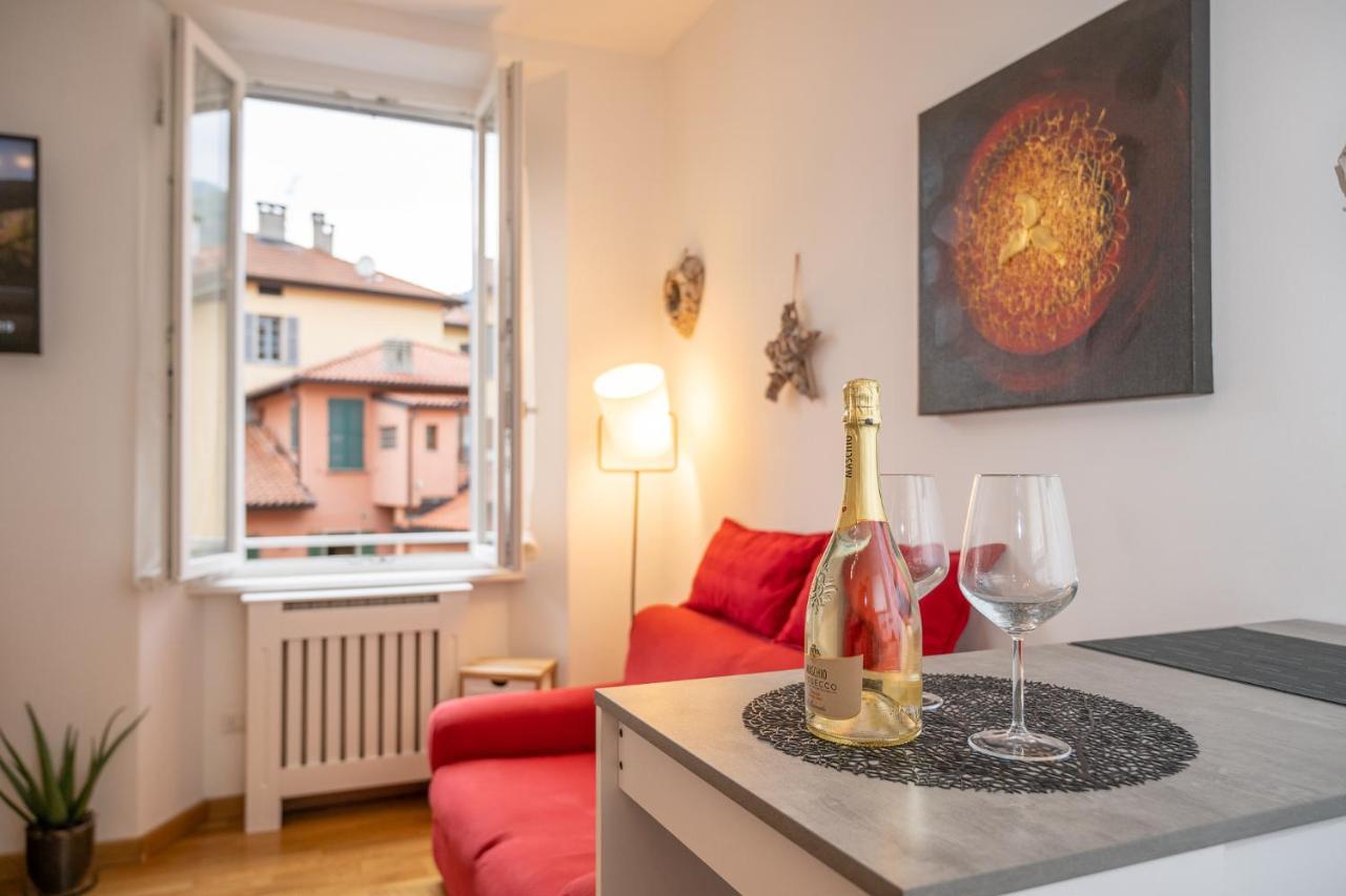 Portatorre Suite, A Charming Apartment In The Heart Of Como, Free Private Parking, Air Conditioning & More! Bagian luar foto