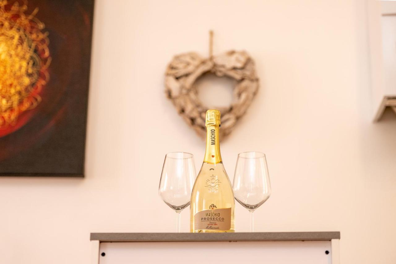Portatorre Suite, A Charming Apartment In The Heart Of Como, Free Private Parking, Air Conditioning & More! Bagian luar foto