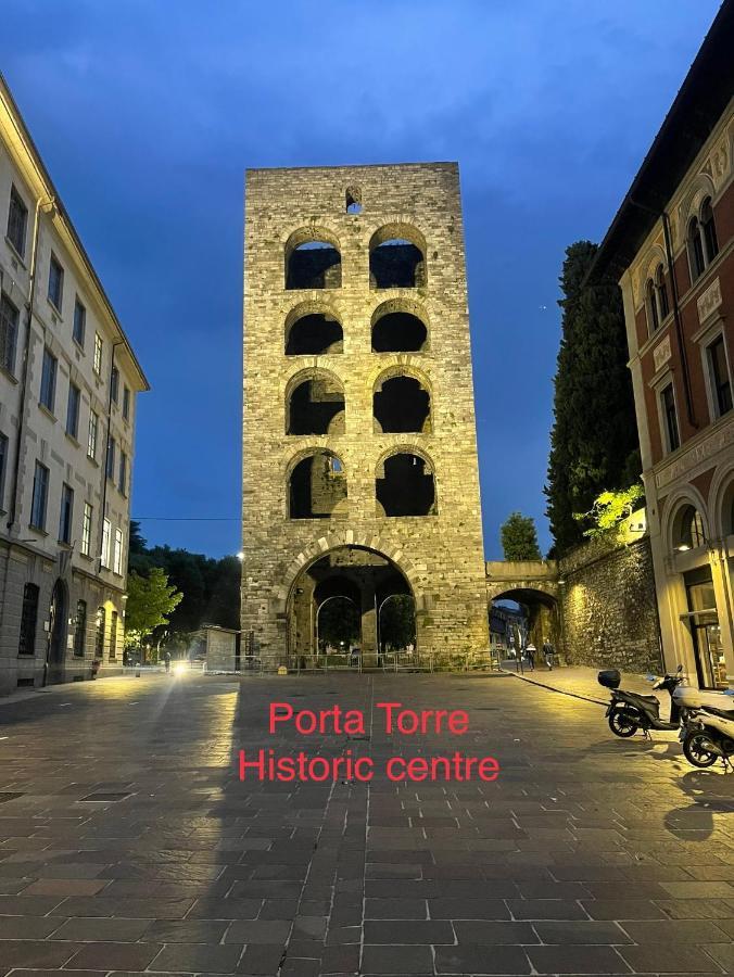 Portatorre Suite, A Charming Apartment In The Heart Of Como, Free Private Parking, Air Conditioning & More! Bagian luar foto