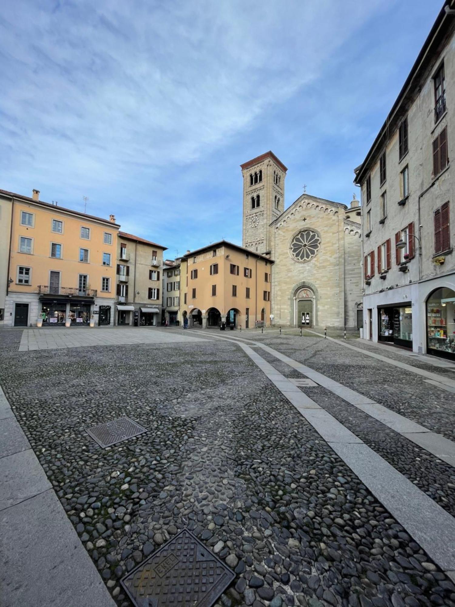 Portatorre Suite, A Charming Apartment In The Heart Of Como, Free Private Parking, Air Conditioning & More! Bagian luar foto