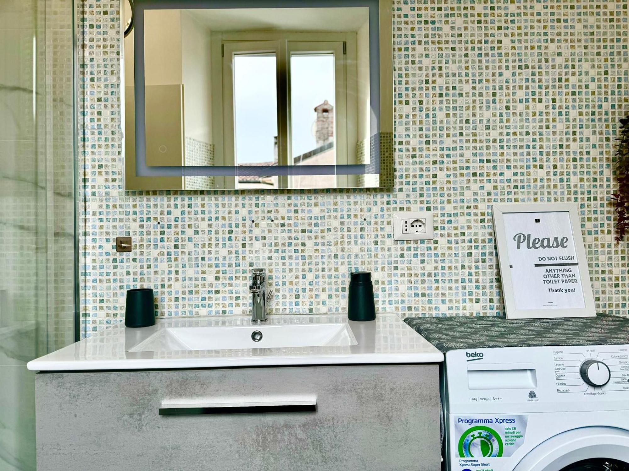 Portatorre Suite, A Charming Apartment In The Heart Of Como, Free Private Parking, Air Conditioning & More! Bagian luar foto
