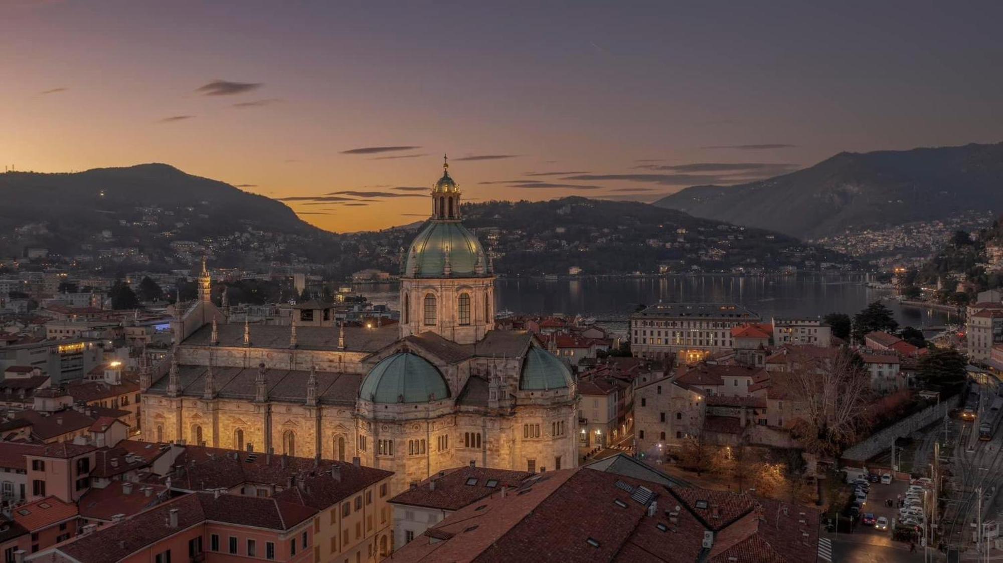 Portatorre Suite, A Charming Apartment In The Heart Of Como, Free Private Parking, Air Conditioning & More! Bagian luar foto