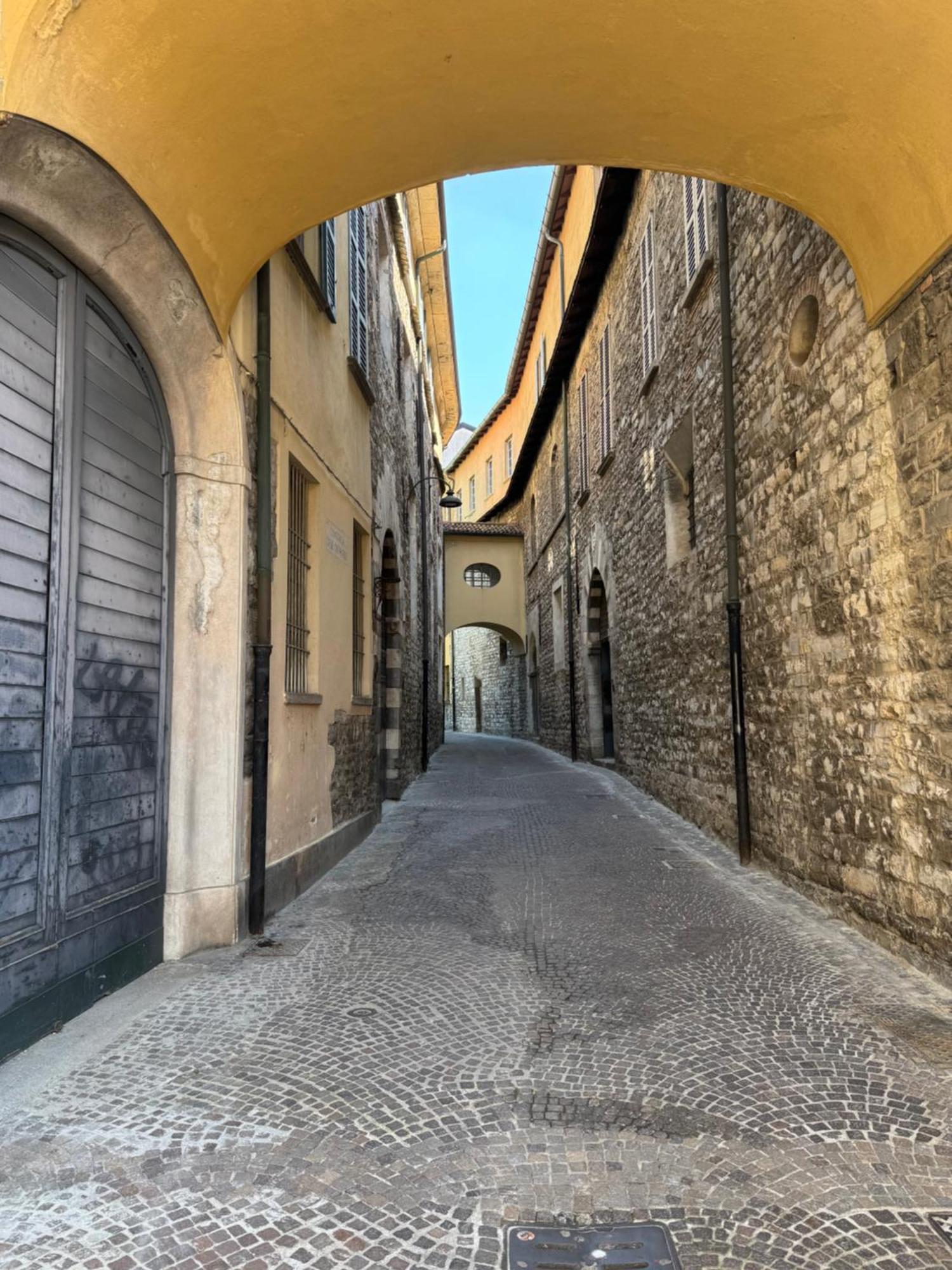 Portatorre Suite, A Charming Apartment In The Heart Of Como, Free Private Parking, Air Conditioning & More! Bagian luar foto
